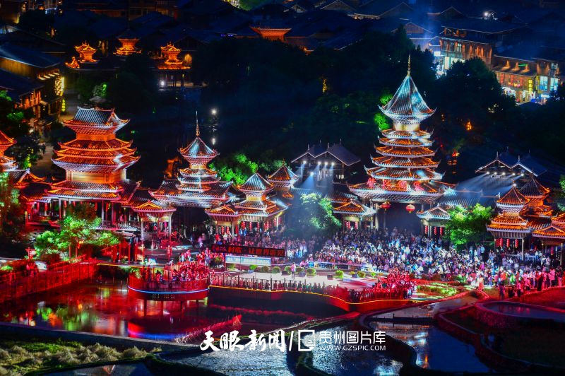 2025年5月1日，侗族群眾在黎平縣肇興侗寨為游客演唱侗族大歌。盧忠南 攝.jpg