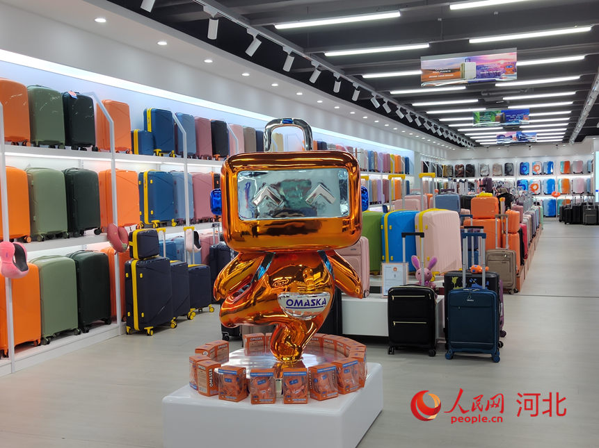 天尚行有限公司箱包展示大廳。人民網(wǎng)記者 祝龍超攝